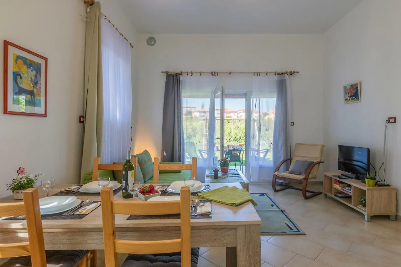 Apartment Green Garden Pula